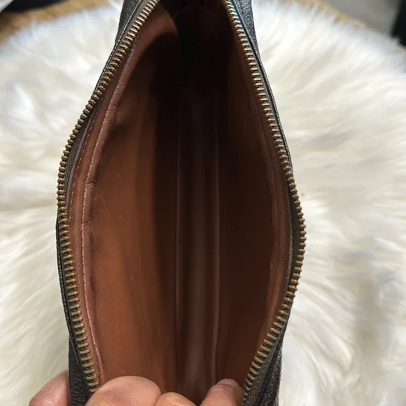 Louis Vuitton Pouch/Wristlet - Picture 3 of 7